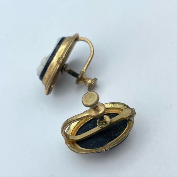 Elegant Vintage Cameo Earrings – Gold Tone Screw-Back Black & White Portrait - Picture 6 of 8